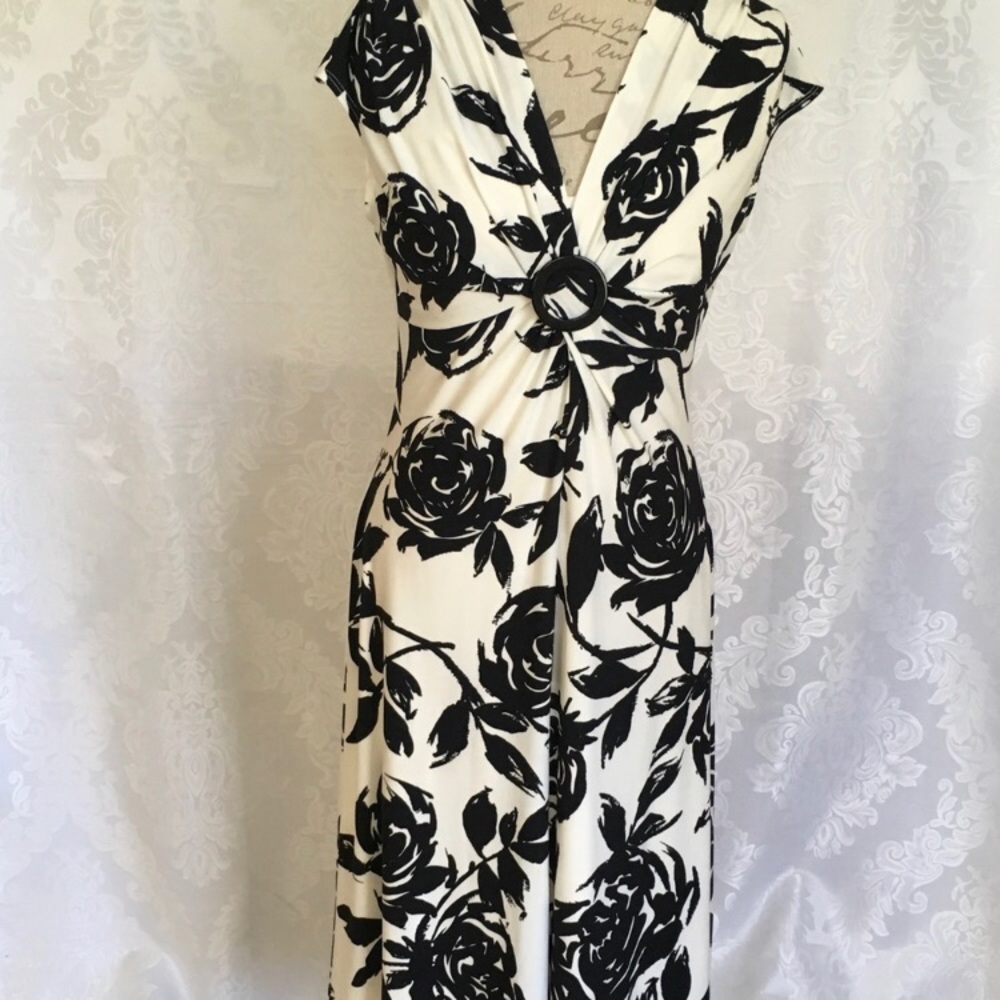 Lovely Evan picone floral black white dress